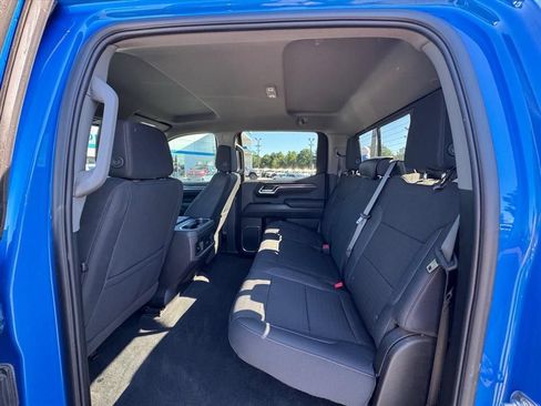 Used 2025 Chevrolet Silverado 1500 LT Trail Boss w/ Convenience Package II AWD/4WD image 12