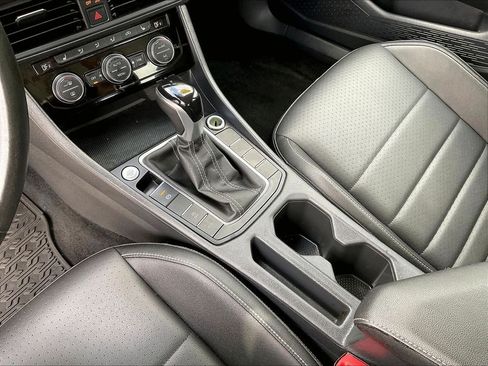 Used 2024 Volkswagen Jetta SE FWD image 20