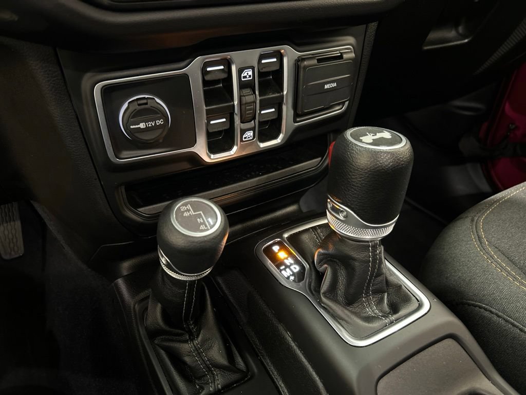 Used 2024 Jeep Wrangler Unlimited Sahara AWD/4WD image 22
