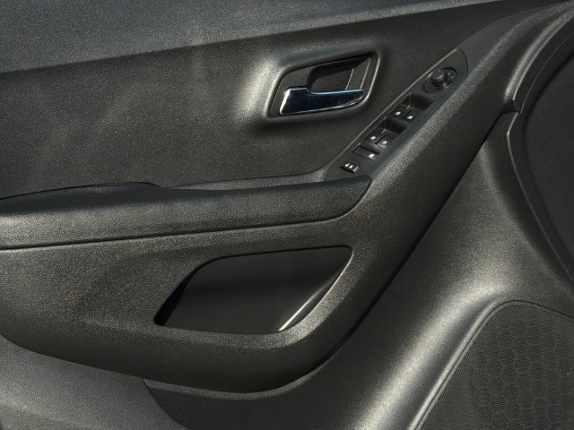 Used 2020 Chevrolet Trax LS w/ Tint and Cruise Package FWD image 12