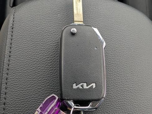 Certified 2025 Kia Soul LX w/ LX Technology Package FWD image 28