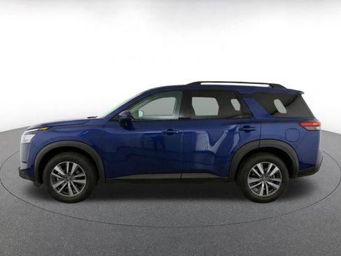 Used 2025 Nissan Pathfinder SV FWD image 4