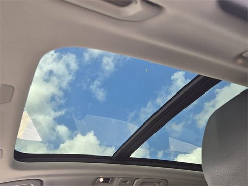 Used 2021 Volvo XC60 T5 Momentum w/ Protection Package Premier image 19