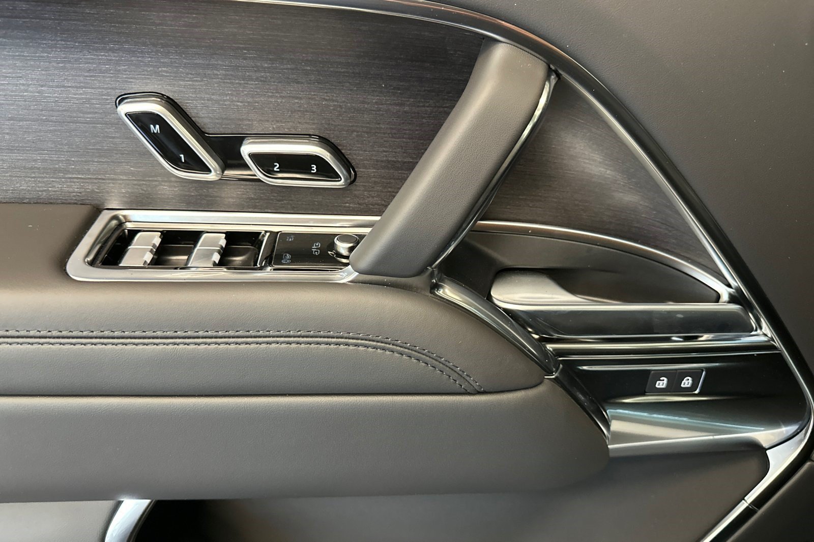 New 2026 Land Rover Range Rover SE AWD/4WD image 13