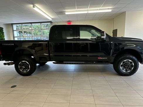 Used 2024 Ford F250 XLT w/ Black Appearance Package image 3