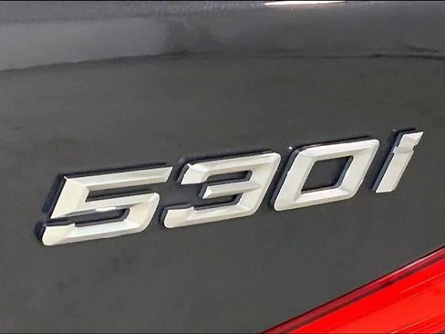 Used 2019 BMW 530i xDrive w/ Executive Package image 9
