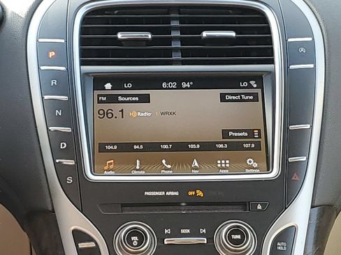 Used 2019 Lincoln Nautilus Reserve w/ Driver Assistance Package FWD image 17