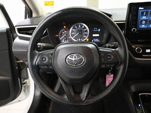 Used 2022 Toyota Corolla LE image 4