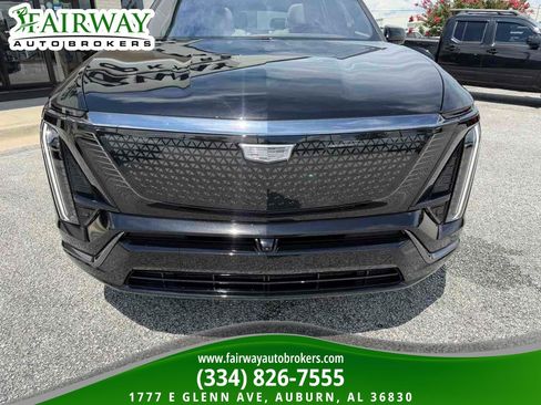Used 2026 Cadillac Vistiq Sport w/ LPO, Floor Liner Package AWD/4WD image 2