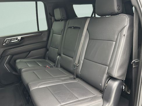 Used 2025 Chevrolet Suburban Z71 AWD/4WD image 10
