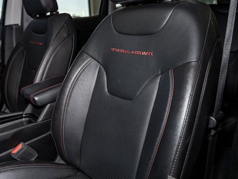 Used 2022 Jeep Compass Trailhawk w/ Trailhawk Elite Group image 17