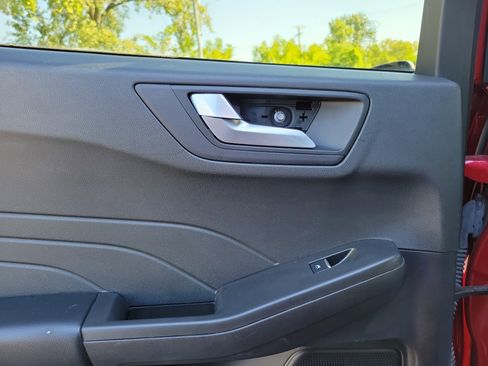 Used 2021 Ford Escape SE image 12