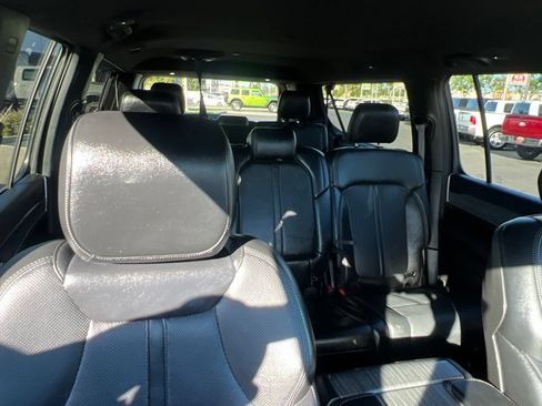 Used 2024 Jeep Wagoneer L Series II RWD image 44