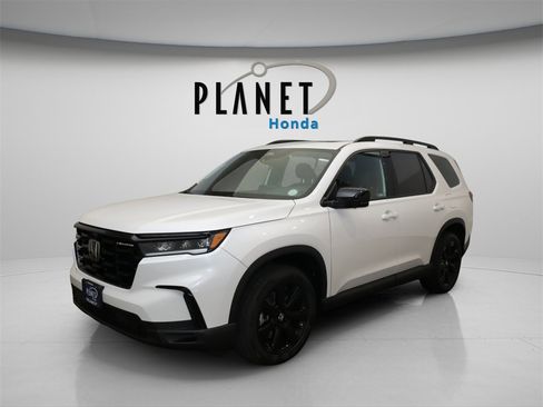 New 2025 Honda Pilot Black Edition image 2