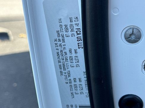 Used 2015 Dodge Challenger SXT image 20