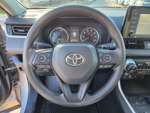 Used 2022 Toyota RAV4 XLE w/ Convenience Package image 17