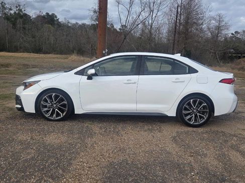 Used 2021 Toyota Corolla SE image 2