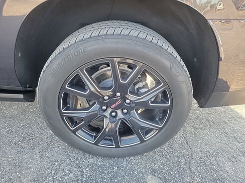 Used 2023 GMC Yukon XL Denali image 8