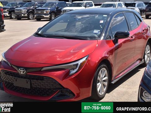 Used 2025 Toyota Corolla SE FWD image 1