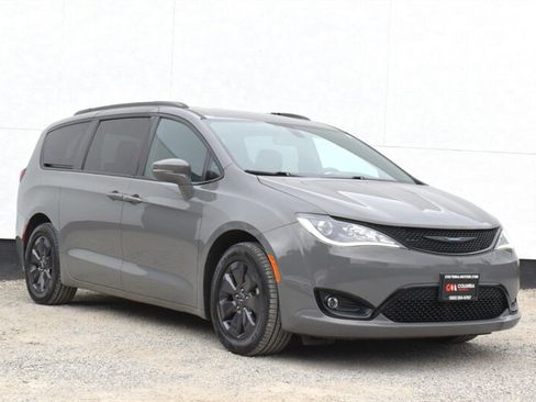 Used 2020 Chrysler Pacifica Limited w/ S Appearance Package FWD image 1
