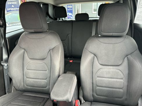 Used 2018 Jeep Renegade Latitude image 18