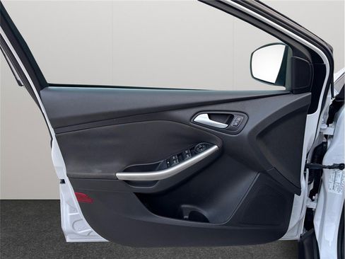 Used 2015 Ford Focus Titanium image 19