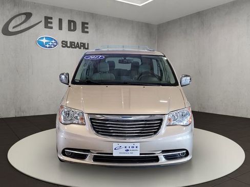 Used 2013 Chrysler Town & Country Touring-L w/ Driver Convenience Group image 40