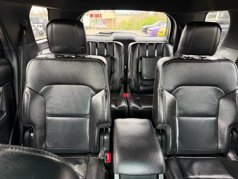 Used 2016 Ford Explorer XLT w/ Equipment Group 202A image 18