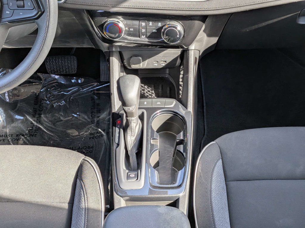 Used 2025 Chevrolet TrailBlazer LT FWD image 14