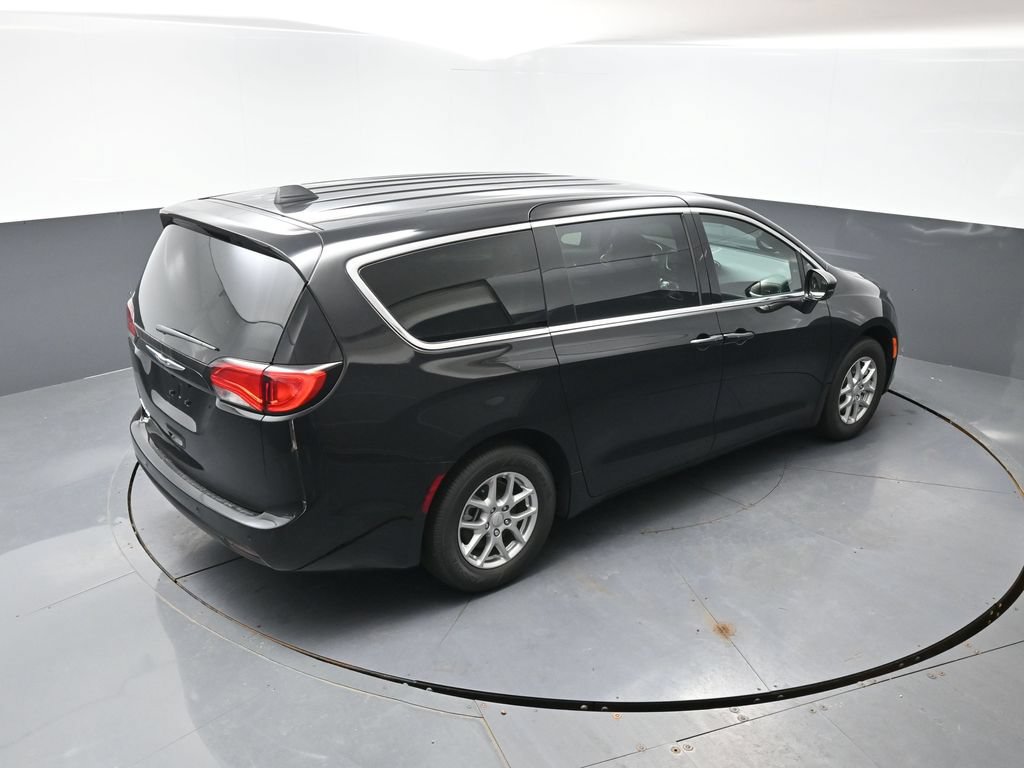 New 2027 Chrysler Pacifica LX FWD image 28