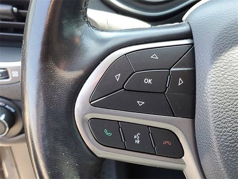 Used 2021 Jeep Cherokee Latitude Plus image 11