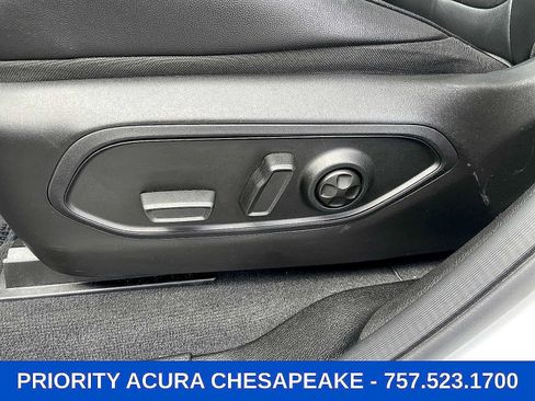 Used 2025 Jeep Grand Cherokee L Limited w/ Black Appearance Package AWD/4WD image 12