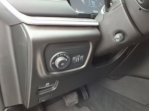 Used 2024 Jeep Grand Cherokee L Limited w/ Luxury Tech Group II image 20