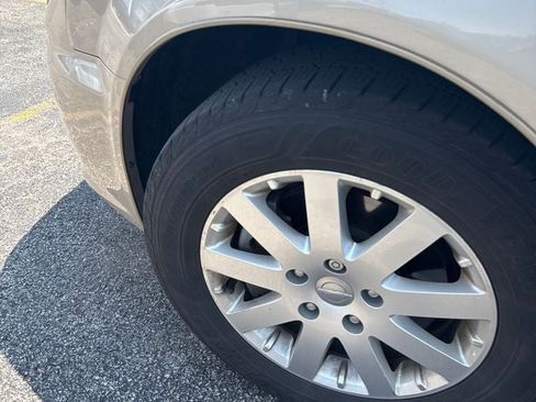 Used 2013 Chrysler Town & Country Touring FWD image 13
