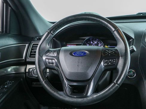 Used 2019 Ford Explorer XLT w/ Equipment Group 202A FWD image 12