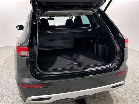 Used 2023 Mitsubishi Outlander SE image 40