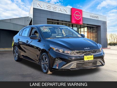 Used 2024 Kia Forte LXS image 2