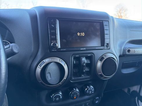 Used 2017 Jeep Wrangler 75th Anniversary image 13