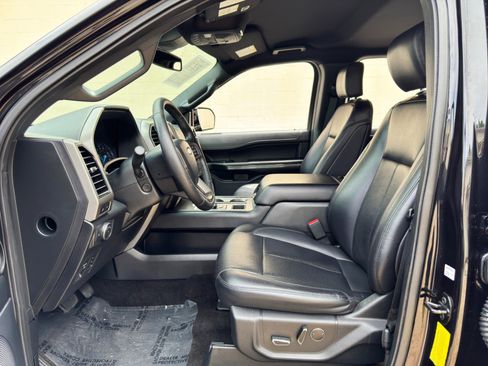 Used 2019 Ford Expedition XLT w/ Equipment Group 202A RWD image 14