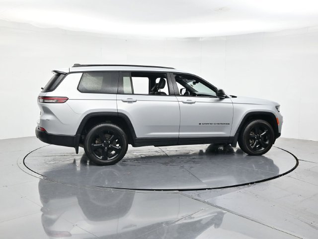 Used 2023 Jeep Grand Cherokee L Altitude AWD/4WD image 2