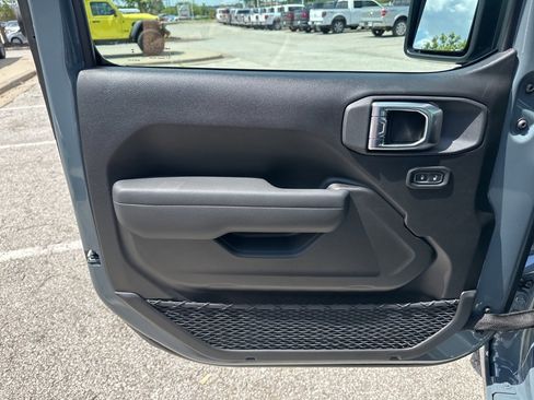 New 2025 Jeep Gladiator Sport image 60