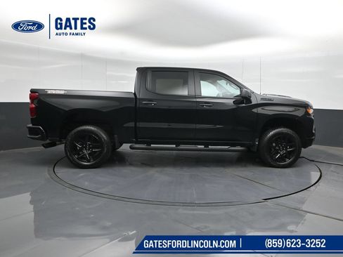 Used 2025 Chevrolet Silverado 1500 Custom Trail Boss w/ Turbomax Blackout Package AWD/4WD image 3