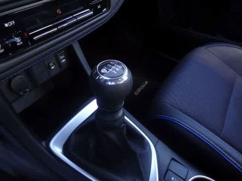 Used 2018 Toyota Corolla SE w/ Carpet Mat Package (TMS) FWD image 10