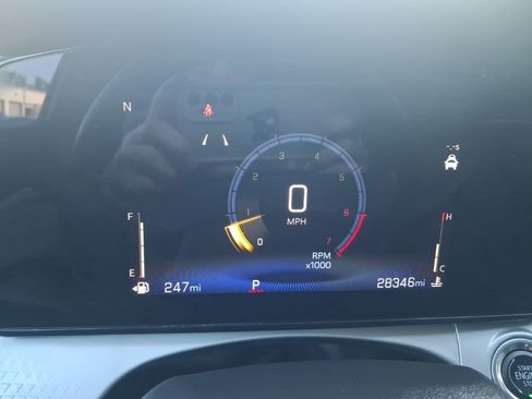 Used 2025 Chevrolet Trax LT w/ LT Convenience Package FWD image 2