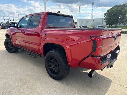Certified 2025 Toyota Tacoma SR5 AWD/4WD image 5