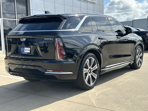 Certified 2025 Cadillac Escalade IQ Luxury 2 w/ LPO, Premium Carpet Package AWD/4WD image 6