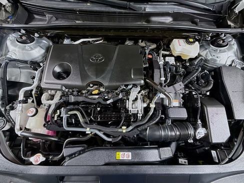 Certified 2021 Toyota Avalon XLE w/ Moonroof Package image 30