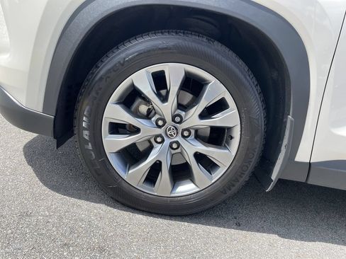Certified 2024 Toyota Grand Highlander AWD image 9