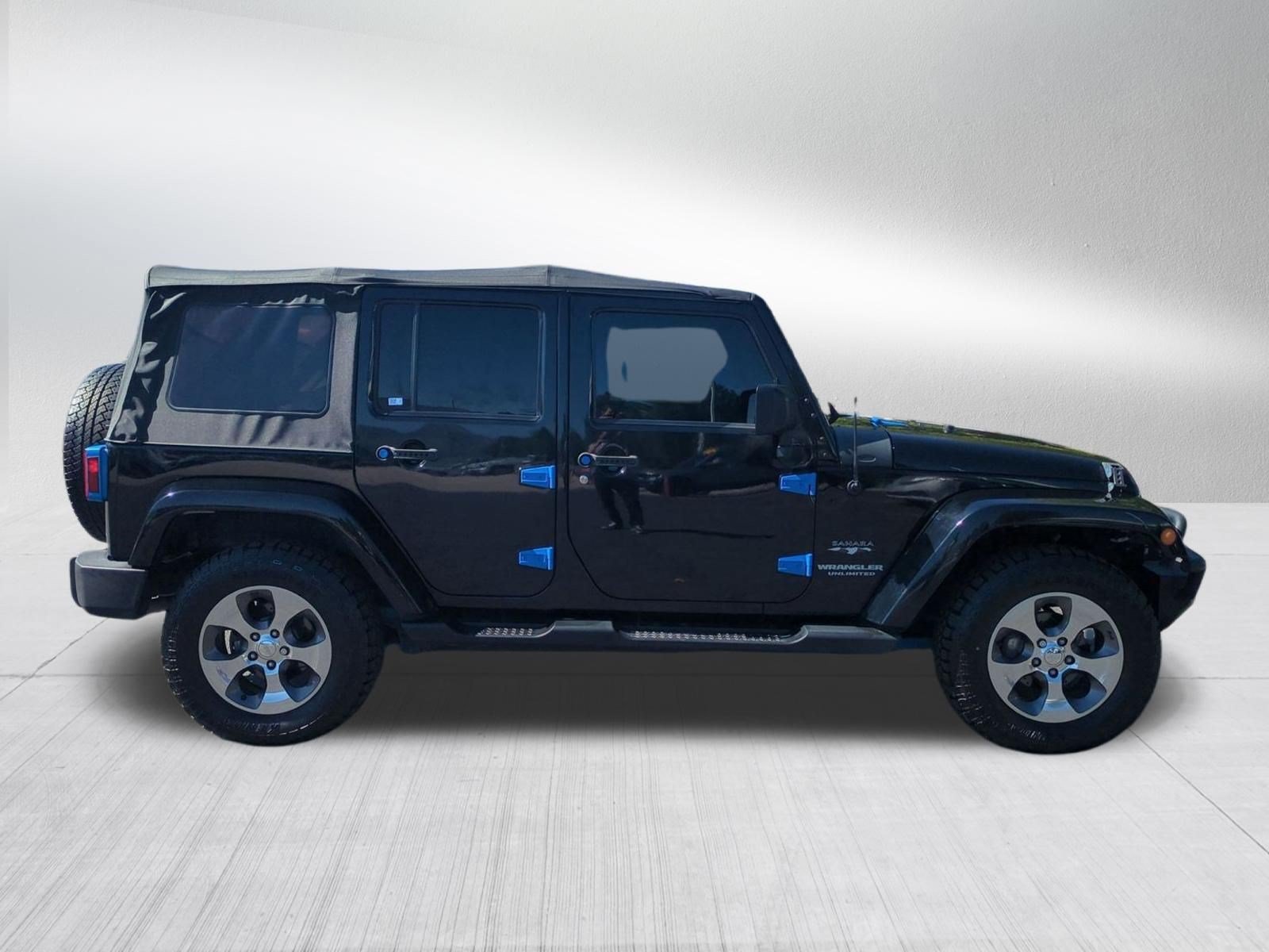 Used 2017 Jeep Wrangler Unlimited Sahara w/ Connectivity Group AWD/4WD image 6
