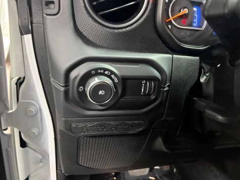 Used 2025 Jeep Wrangler Unlimited Rubicon AWD/4WD image 22